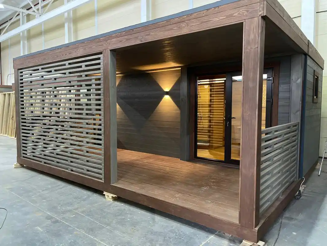 Mit Terrasse
