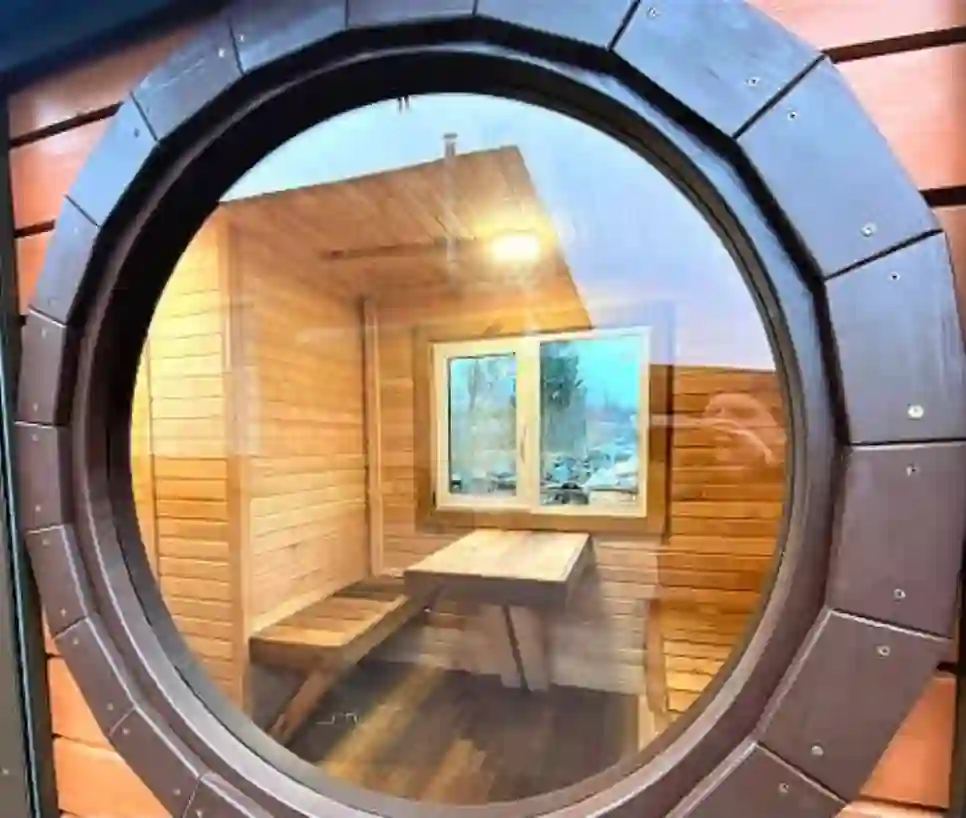 Maßgeschneiderte Fenster:<br> jede Größe, mit / ohne Tönung