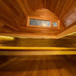 LED-Beleuchtung unter den Saunabänken