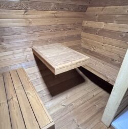 Tisch im Vorraum