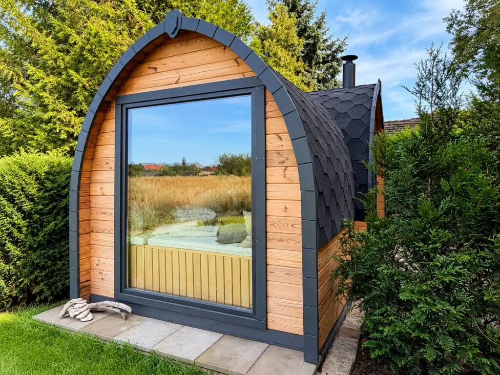 Viking Sauna mit großem Panoramafenster